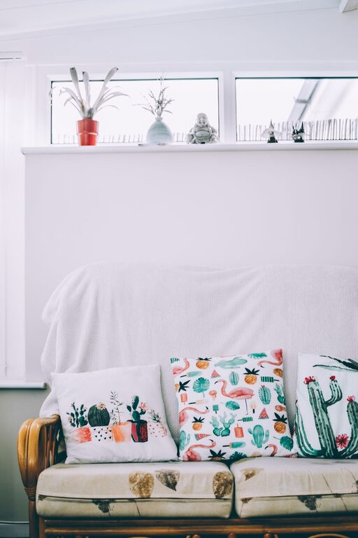 Quick Ideas to Brighten a Dark Room: Simple Tips That Work
